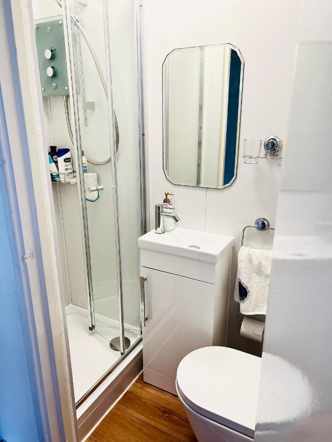 Modern Cosy Room With Private Bathroom Harrow Dış mekan fotoğraf