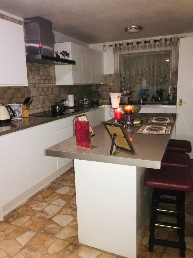 Modern Cosy Room With Private Bathroom Harrow Dış mekan fotoğraf